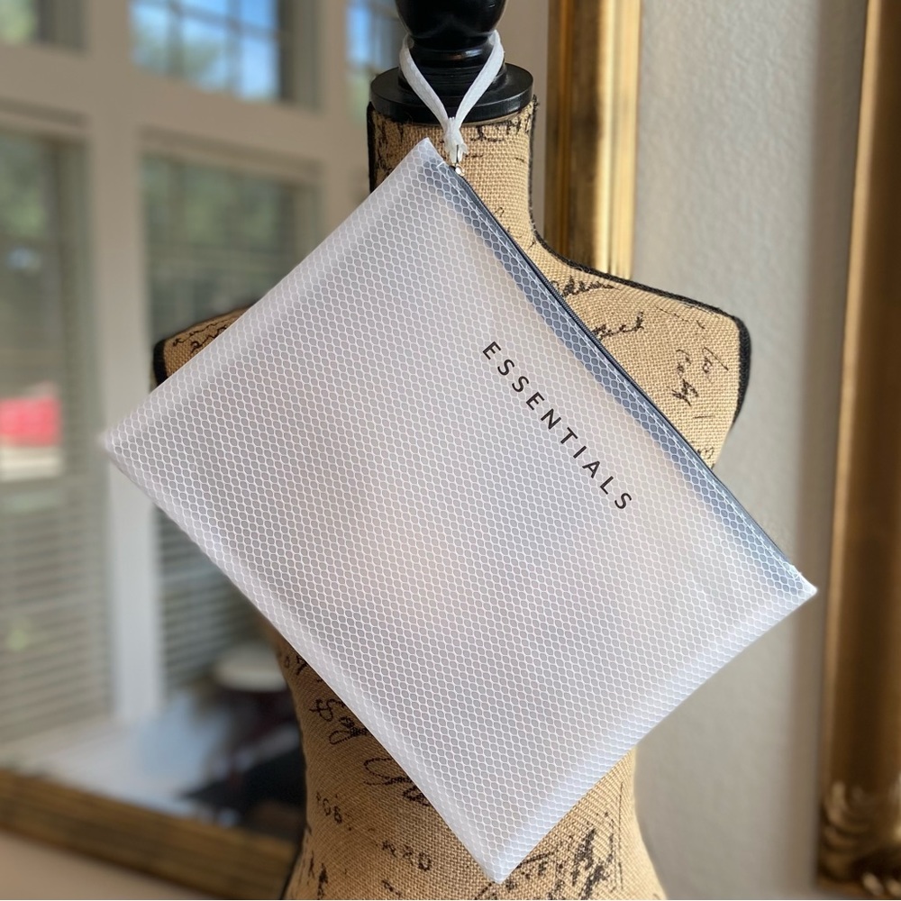 Wet Dry pouch bag. ESSENTIAL clutch for any use, you choose. size 12 X 9.